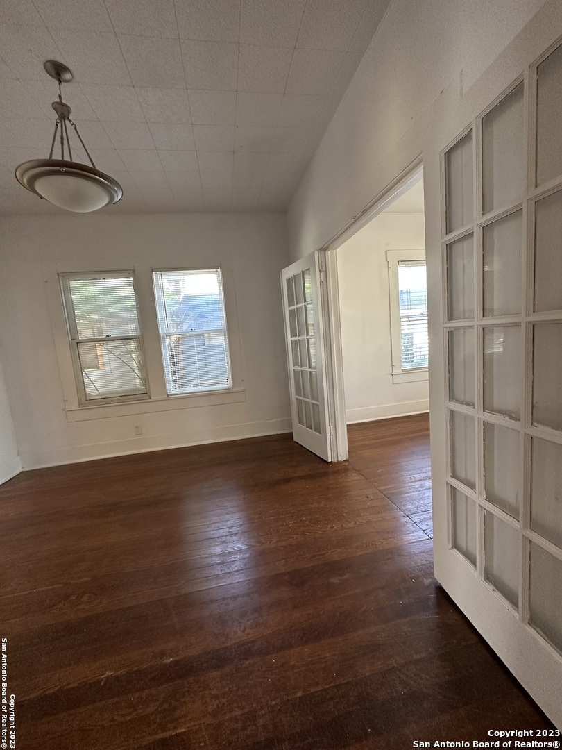 2246 E Houston Street San Antonio TX 78202