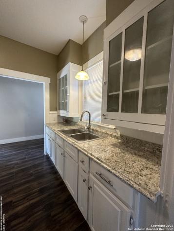 2246 E Houston Street San Antonio TX 78202