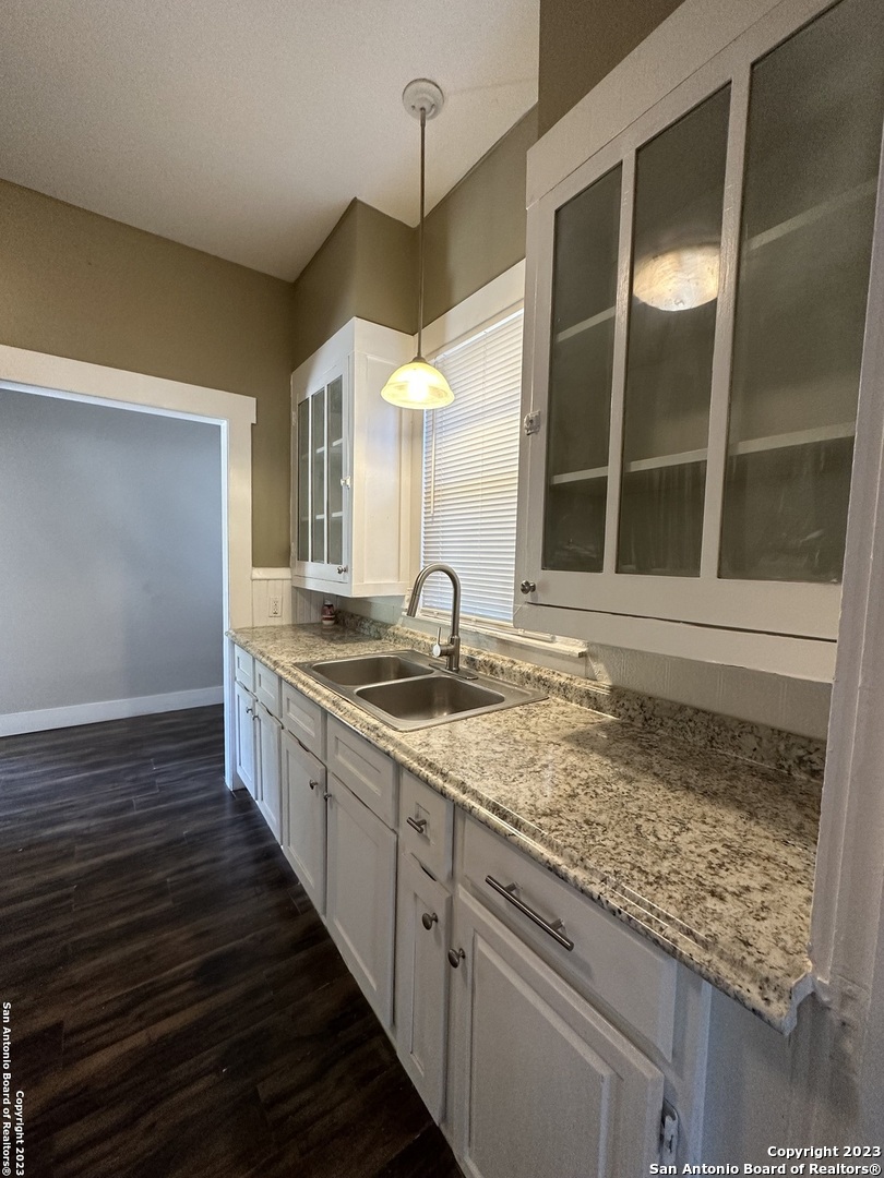 2246 E Houston Street San Antonio TX 78202