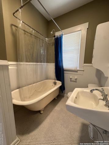 2246 E Houston Street San Antonio TX 78202