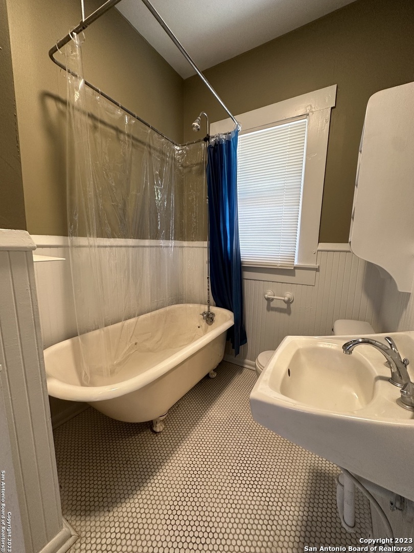 2246 E Houston Street San Antonio TX 78202