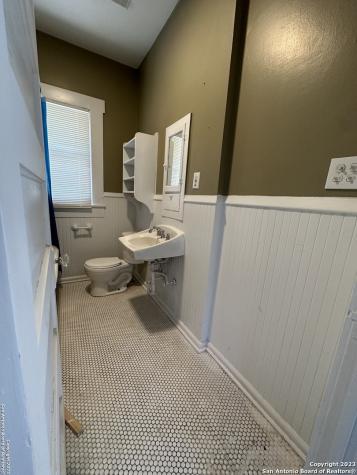 2246 E Houston Street San Antonio TX 78202