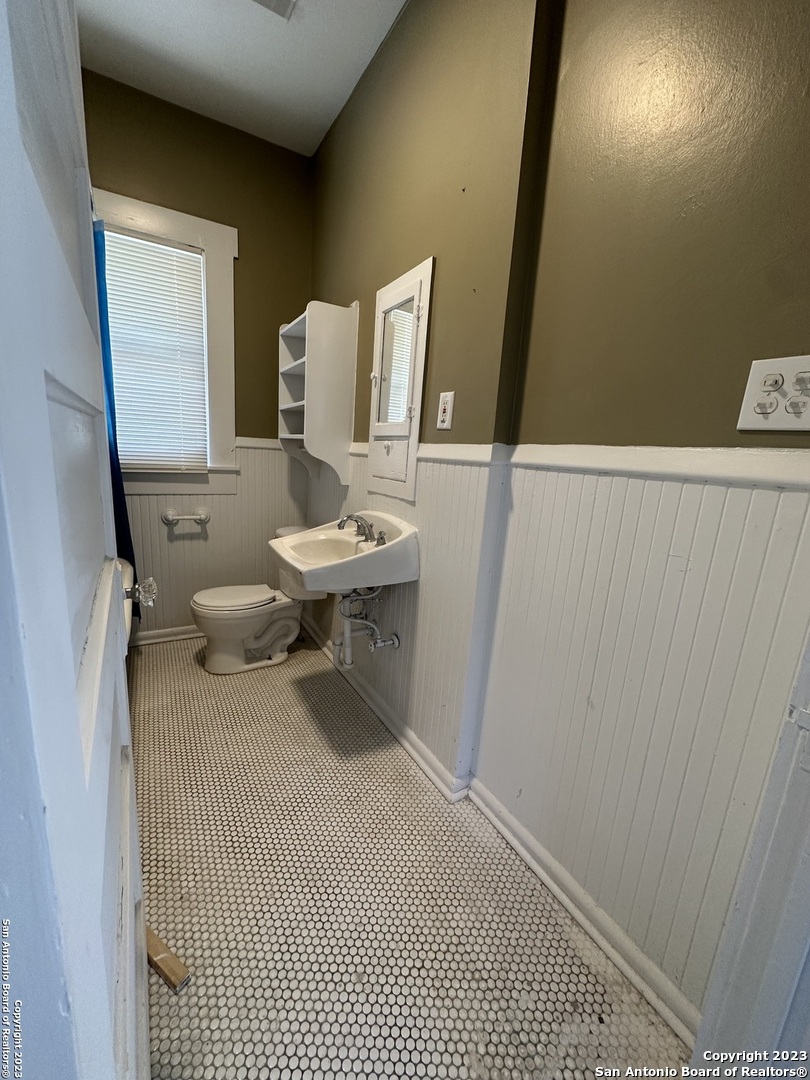 2246 E Houston Street San Antonio TX 78202