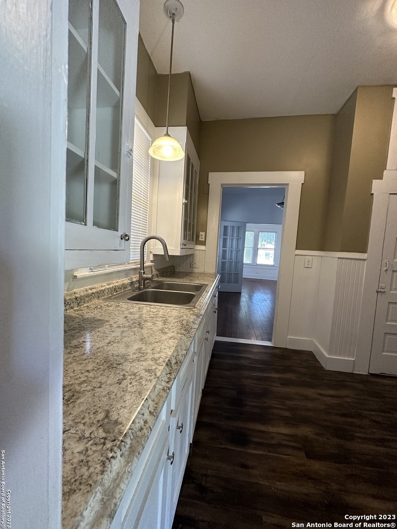 2246 E Houston Street San Antonio TX 78202