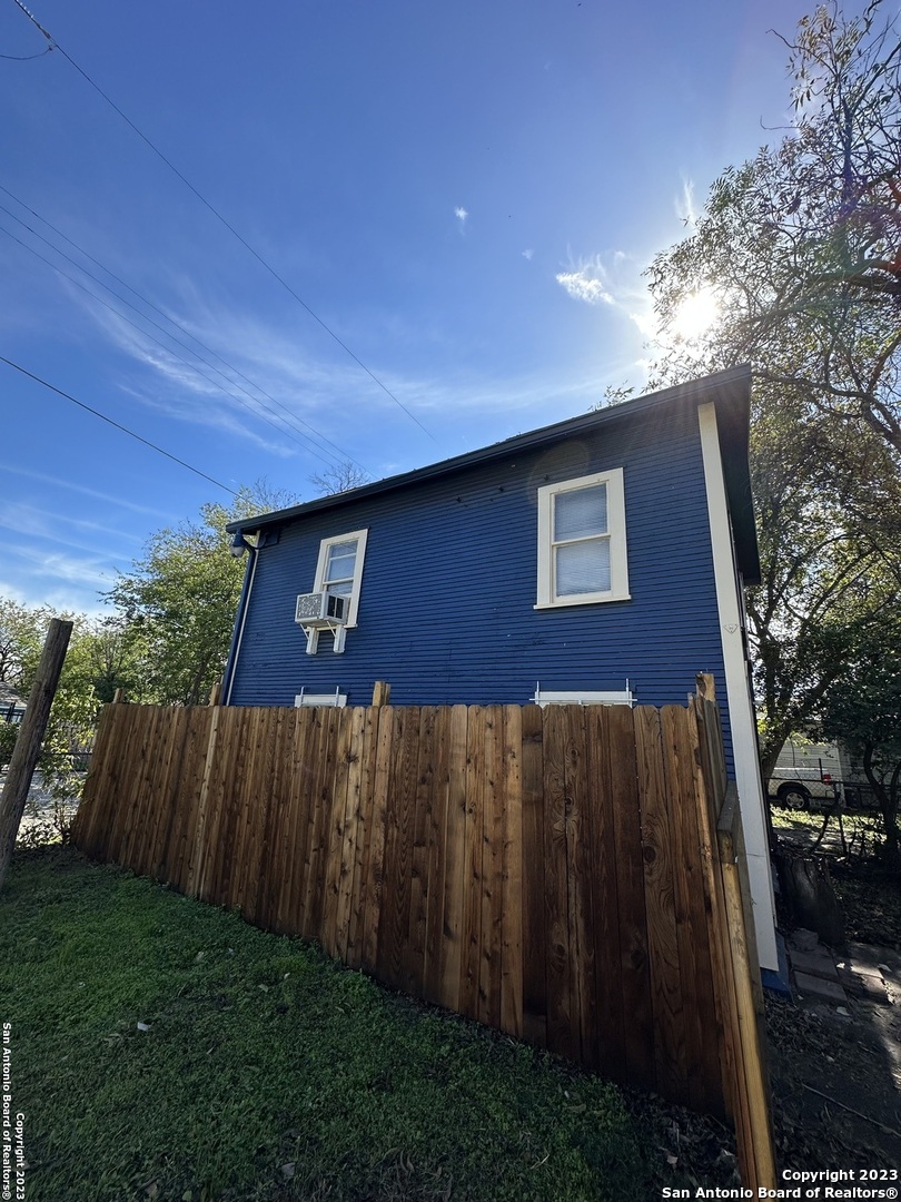 2246 E Houston Street San Antonio TX 78202