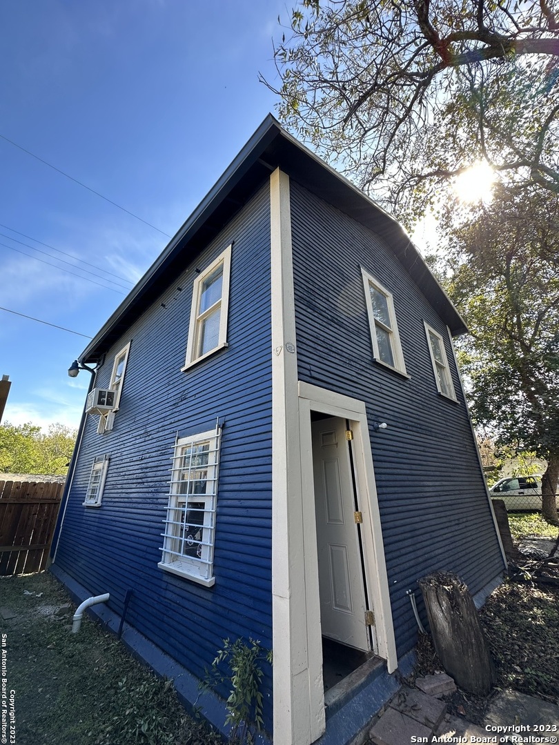 2246 E Houston Street San Antonio TX 78202