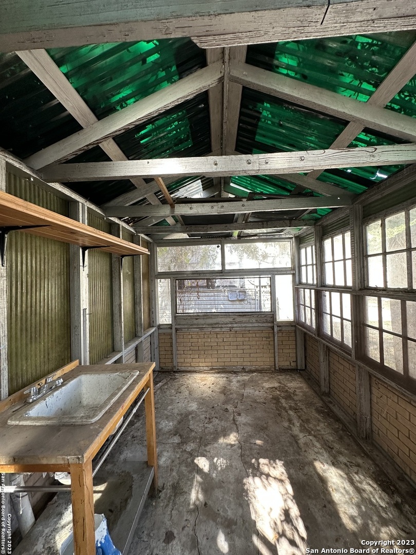 2246 E Houston Street San Antonio TX 78202