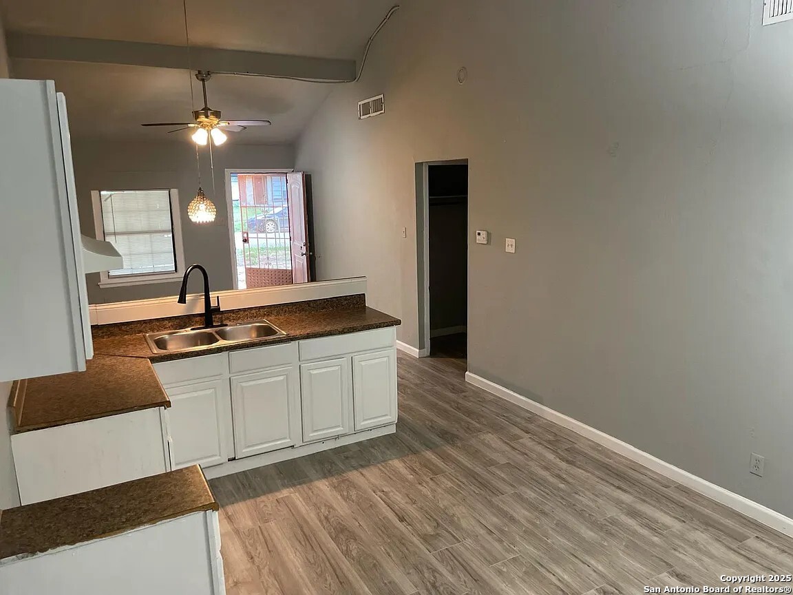 6605 Spring Lark San Antonio TX 78249