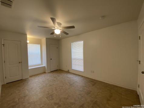 176 W White Pleasanton TX 78064