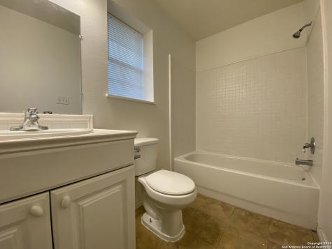 176 W White Pleasanton TX 78064