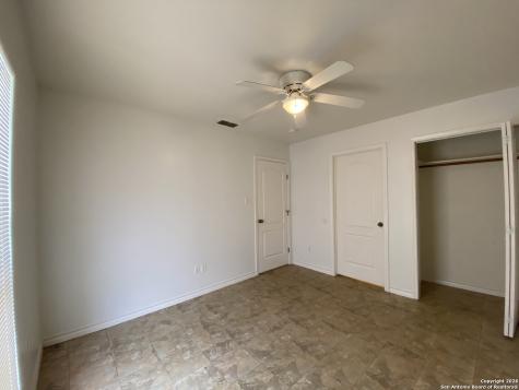 176 W White Pleasanton TX 78064