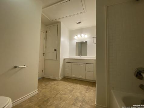 176 W White Pleasanton TX 78064