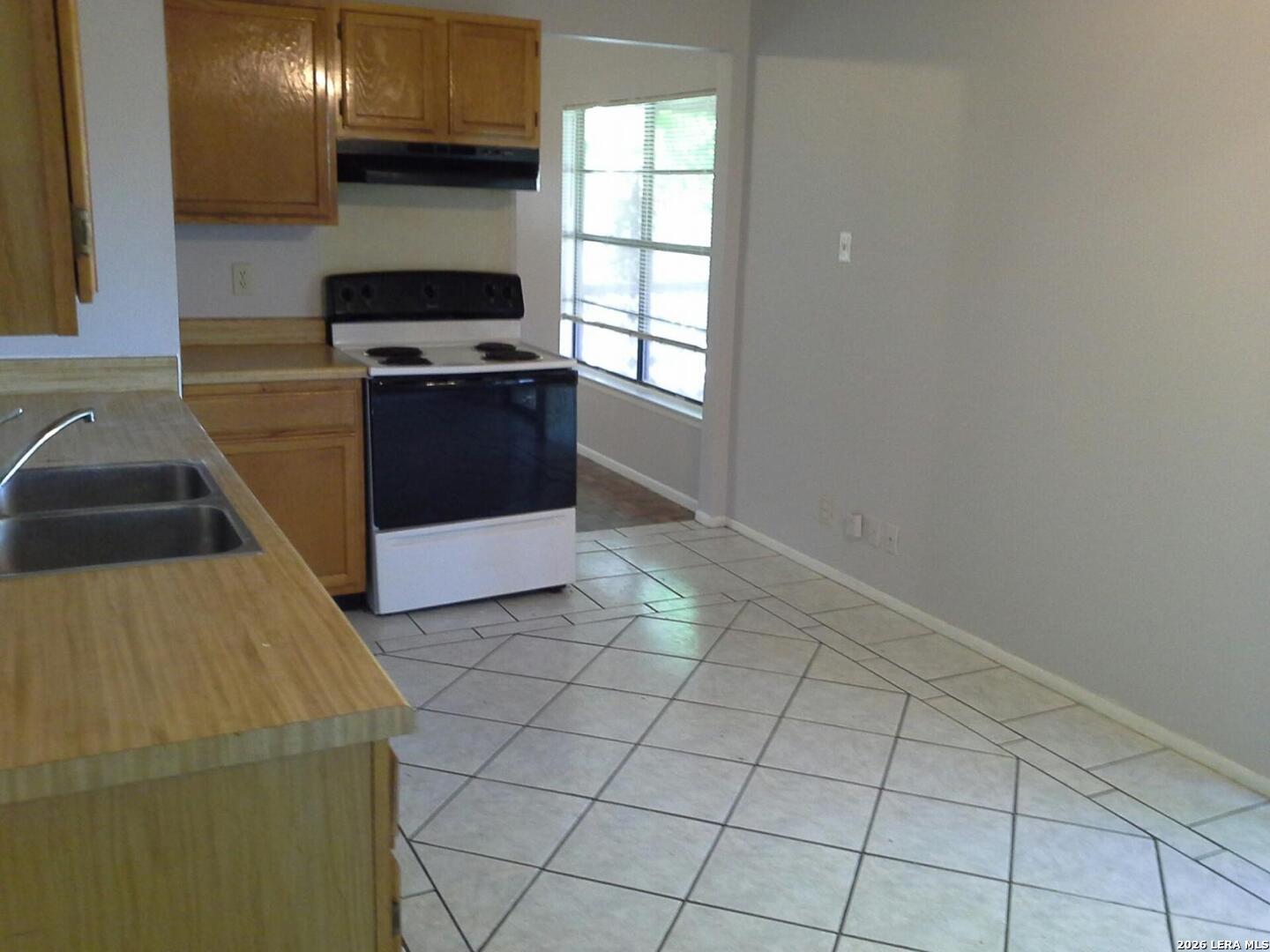 8448 Dixon Ridge San Antonio TX 78239