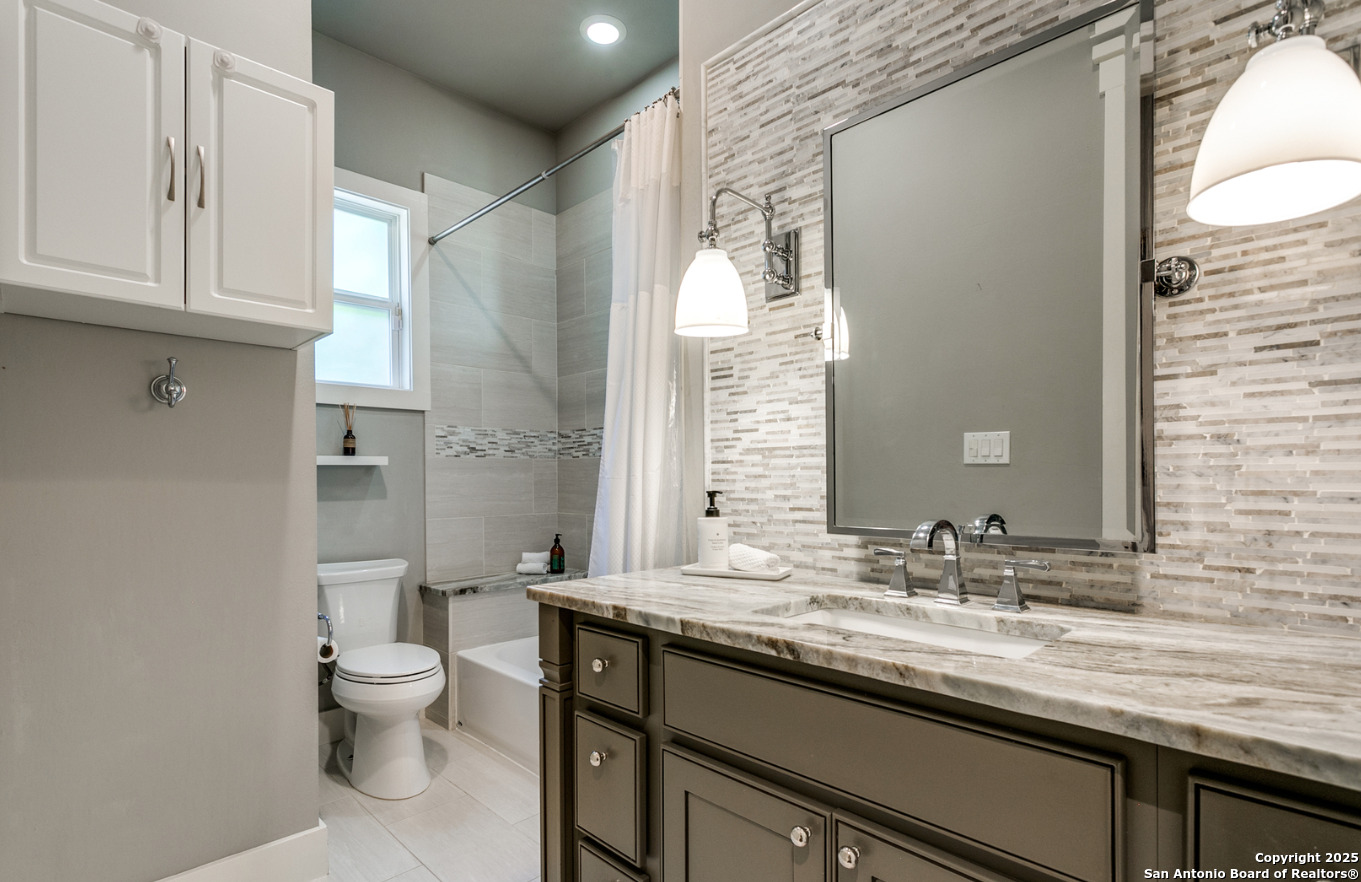 242 E Elmview Place Alamo Heights TX 78209