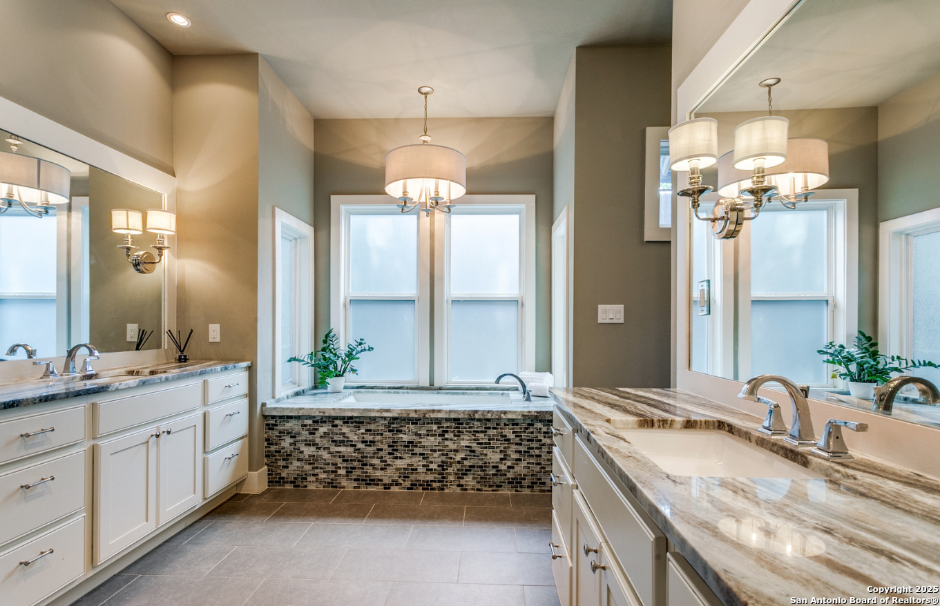 242 E Elmview Place Alamo Heights TX 78209