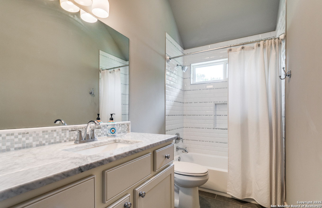 242 E Elmview Place Alamo Heights TX 78209