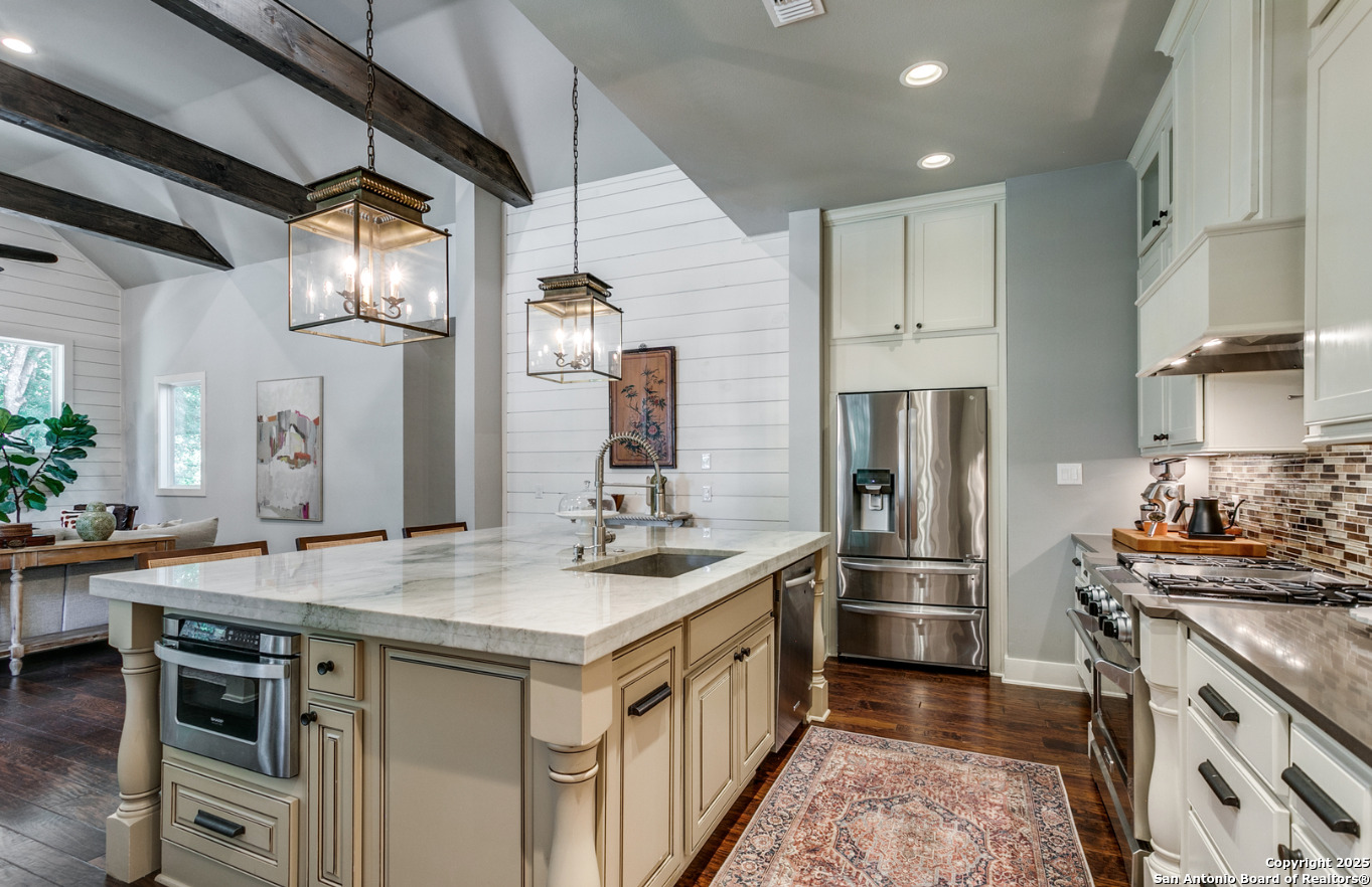 242 E Elmview Place Alamo Heights TX 78209