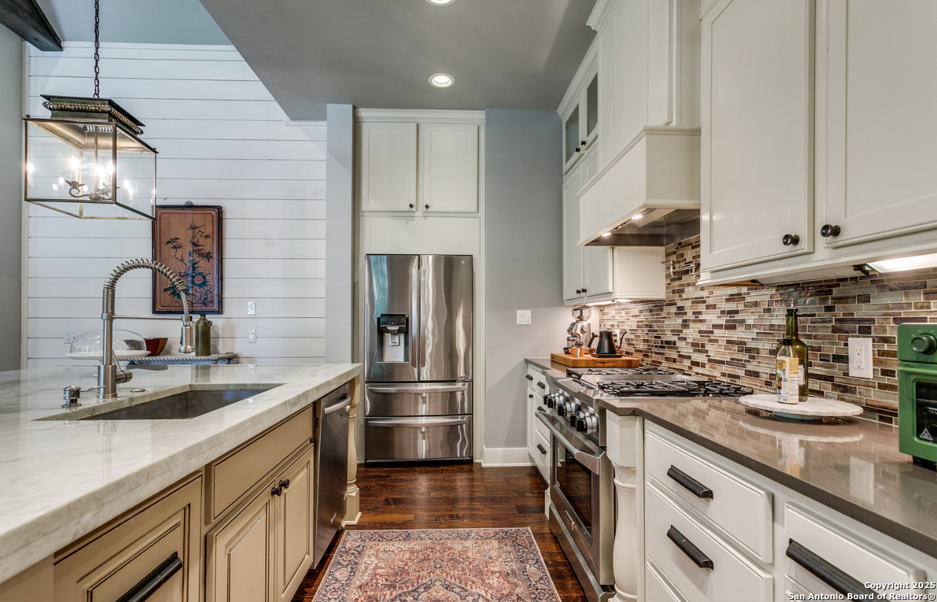 242 E Elmview Place Alamo Heights TX 78209