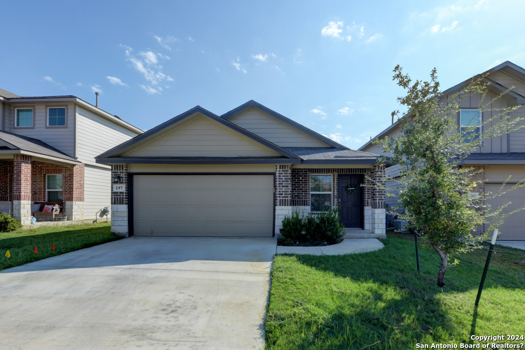 197 Middle Green Loop Floresville TX 78114