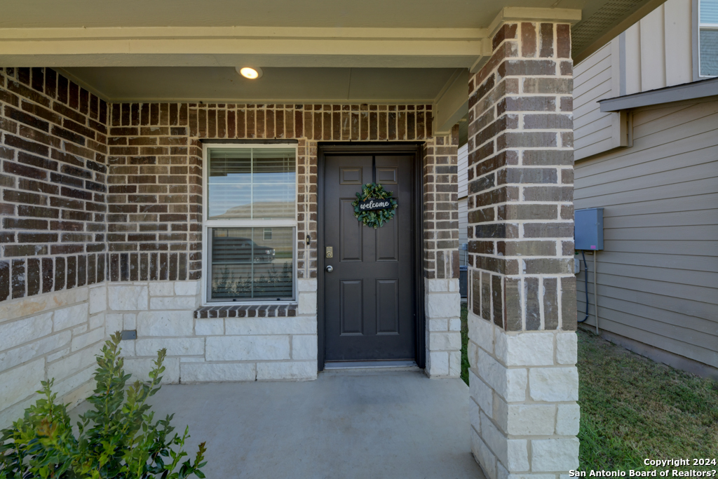 197 Middle Green Loop Floresville TX 78114