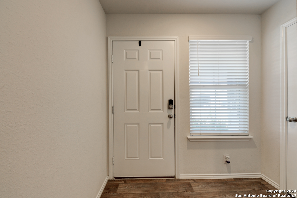 197 Middle Green Loop Floresville TX 78114