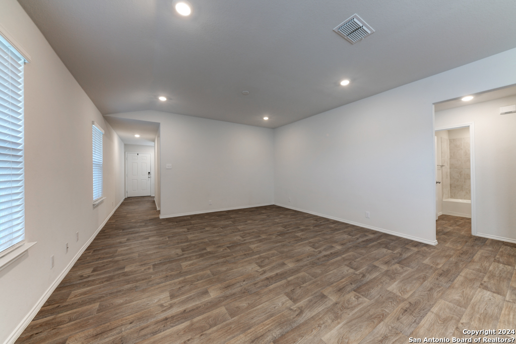 197 Middle Green Loop Floresville TX 78114