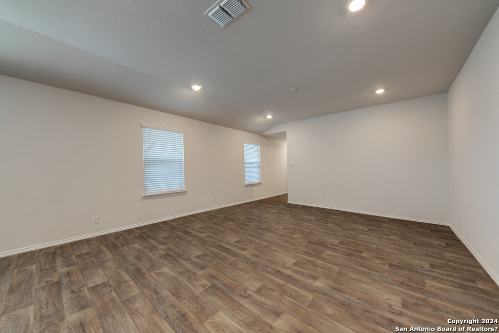 197 Middle Green Loop Floresville TX 78114