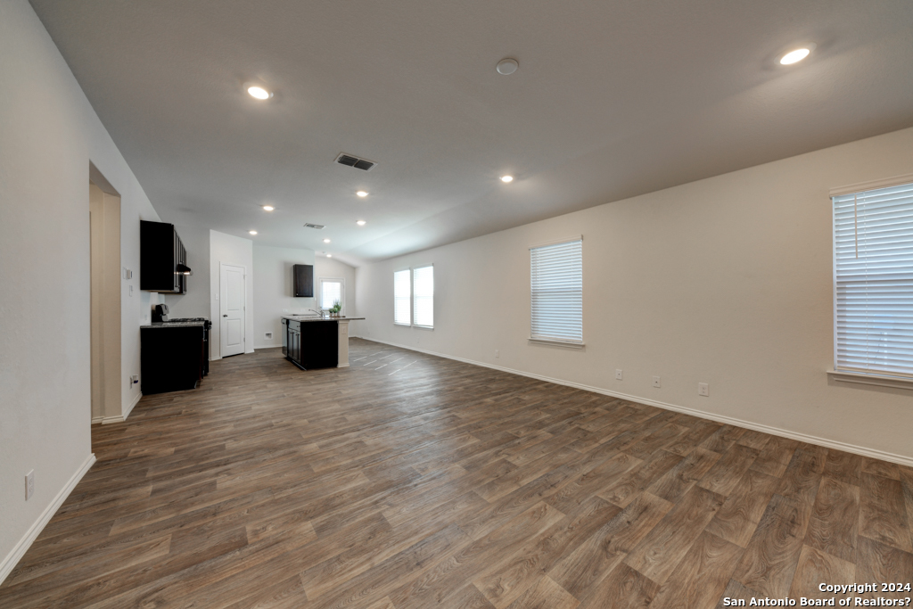 197 Middle Green Loop Floresville TX 78114