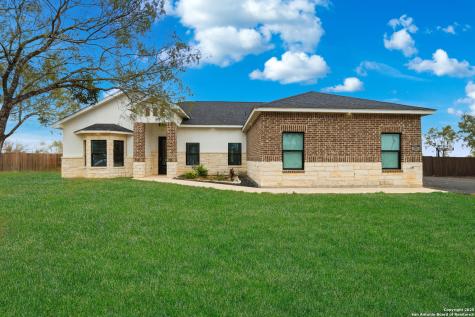 128 Hidden Ranch Court Floresville TX 78114