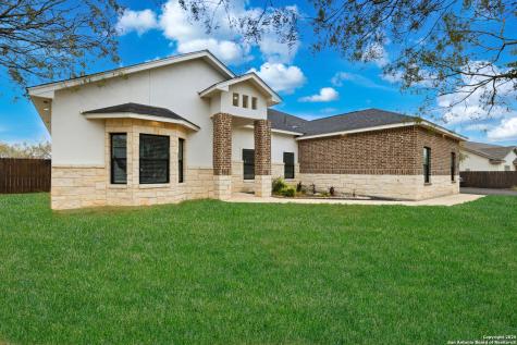 128 Hidden Ranch Court Floresville TX 78114