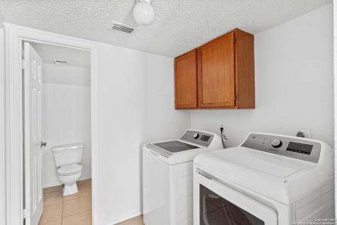 25002 Silverstone San Antonio TX 78258