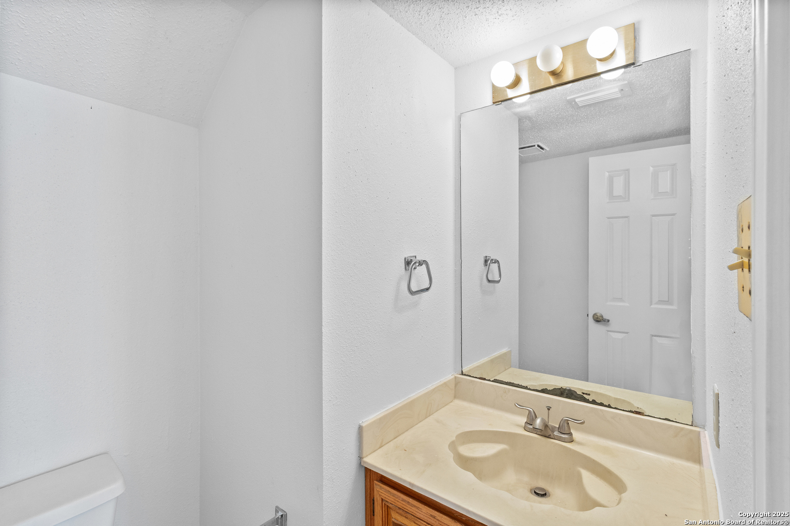 25002 Silverstone San Antonio TX 78258