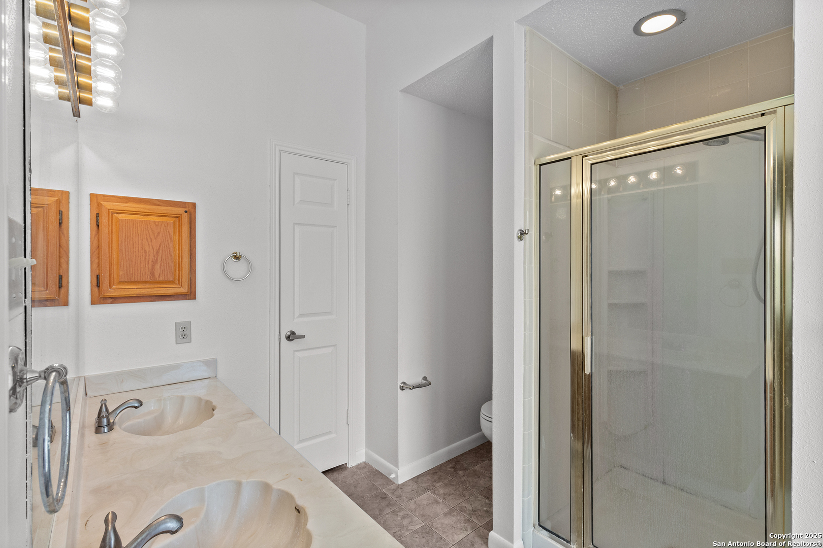 25002 Silverstone San Antonio TX 78258