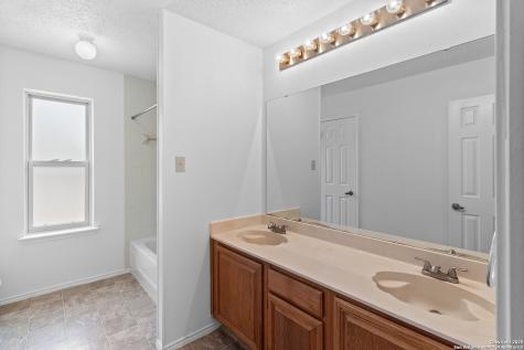 25002 Silverstone San Antonio TX 78258