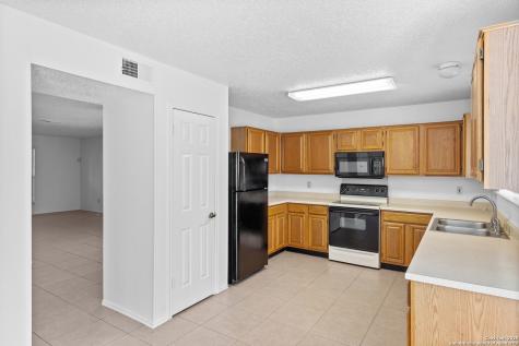 25002 Silverstone San Antonio TX 78258