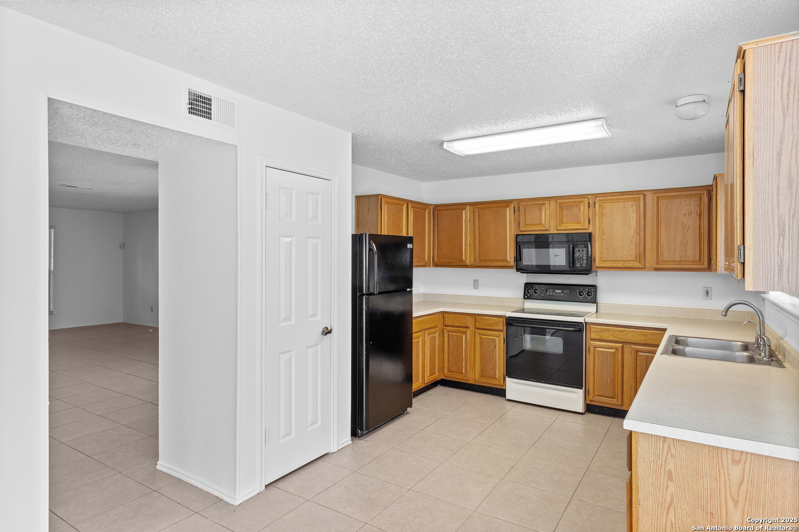 25002 Silverstone San Antonio TX 78258