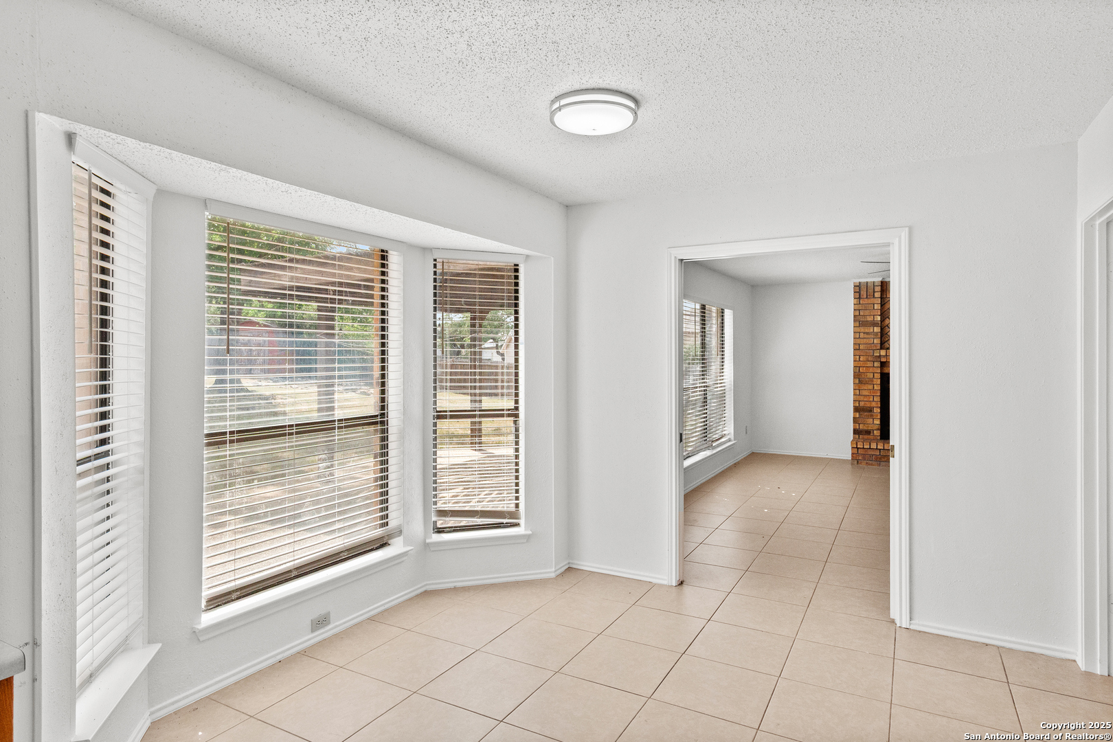 25002 Silverstone San Antonio TX 78258