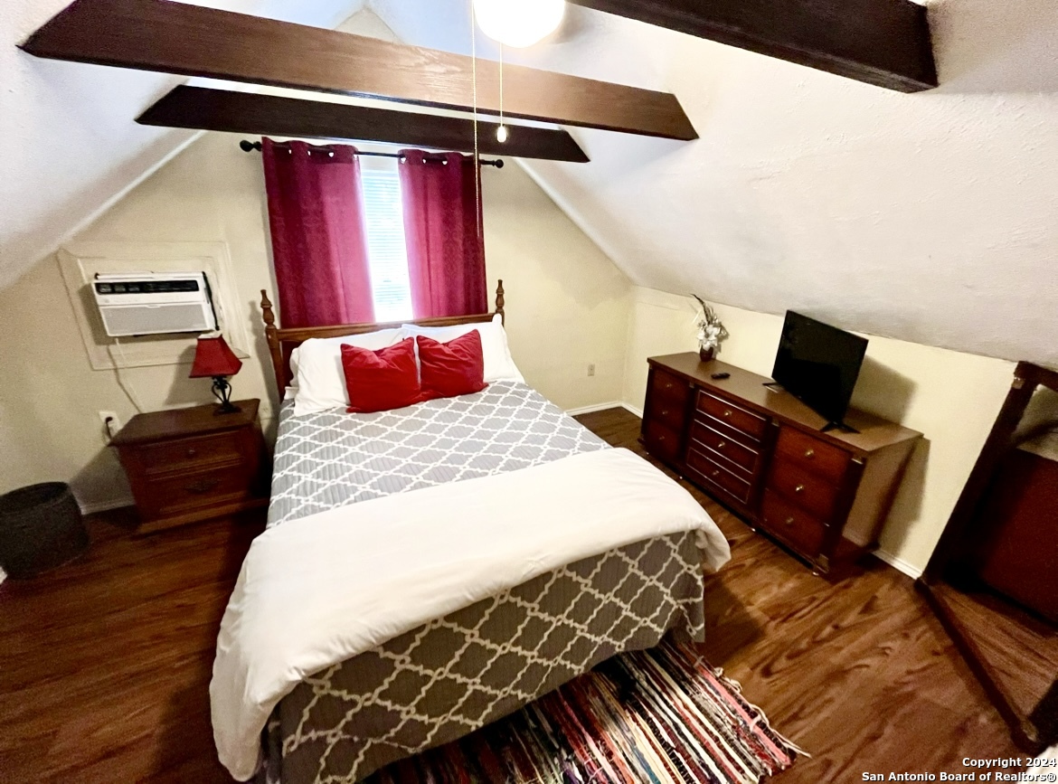 2005 Santa Anna San Antonio TX 78201