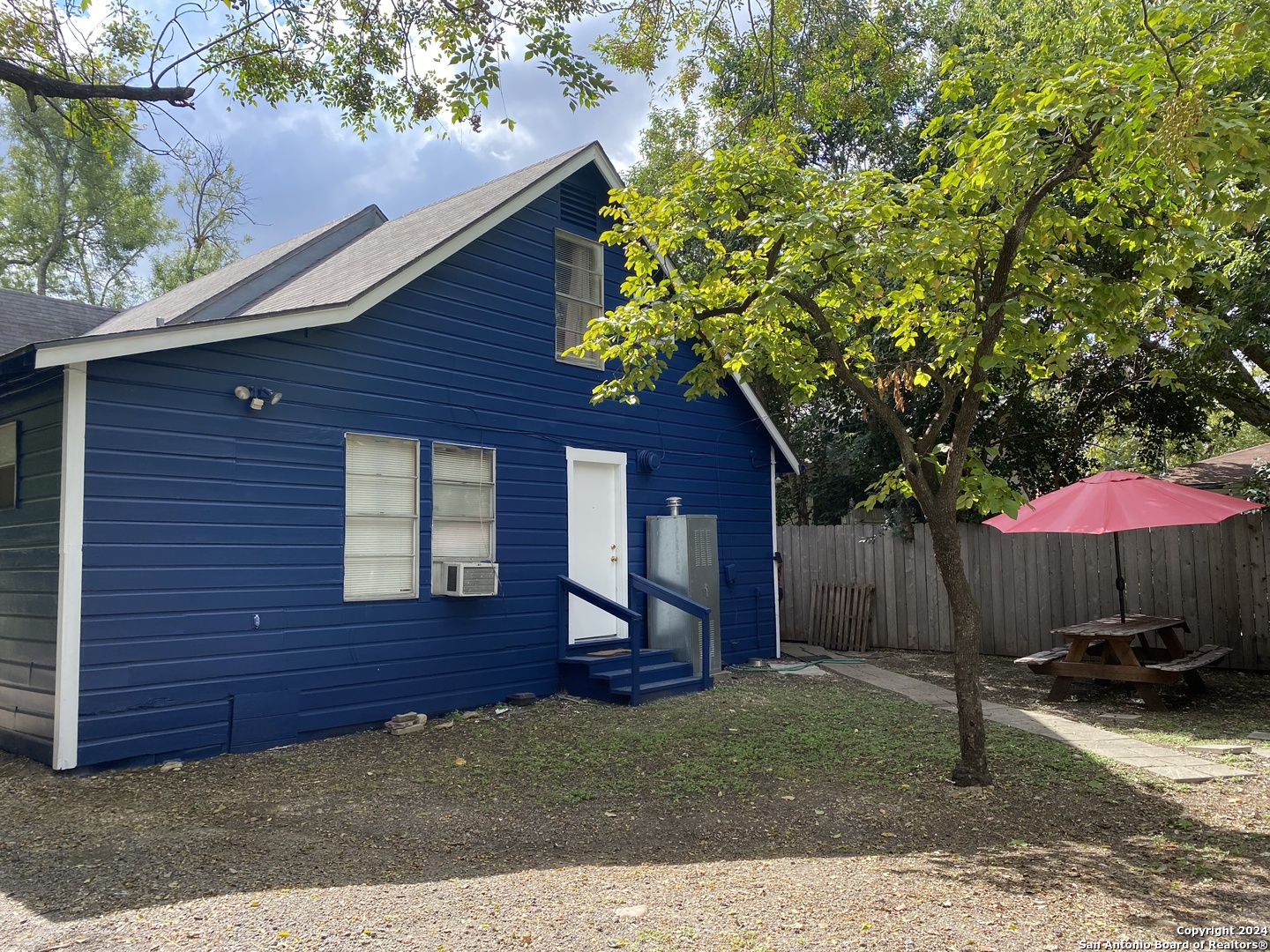 2005 Santa Anna San Antonio TX 78201