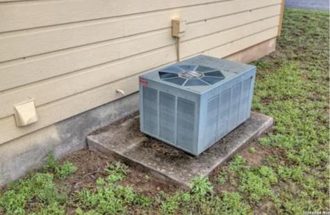 622 S Oak Pearsall TX 78061