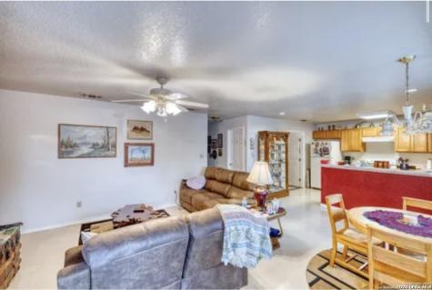 622 S Oak Pearsall TX 78061