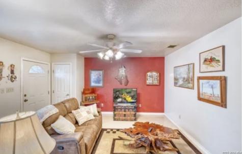 622 S Oak Pearsall TX 78061