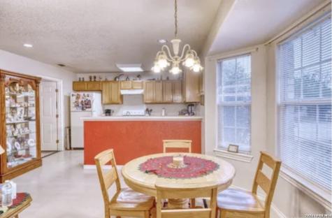 622 S Oak Pearsall TX 78061