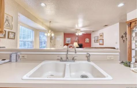 622 S Oak Pearsall TX 78061