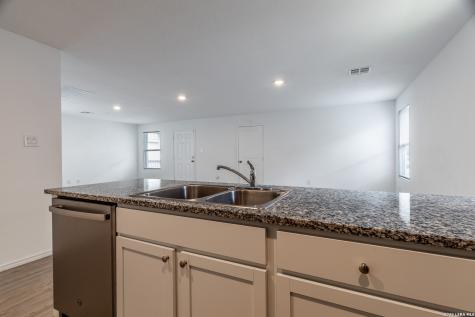 2822 Millikan Drive Converse TX 78109