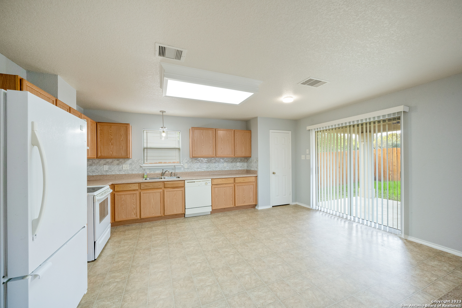 2527 Butterfly Bay San Antonio TX 78245