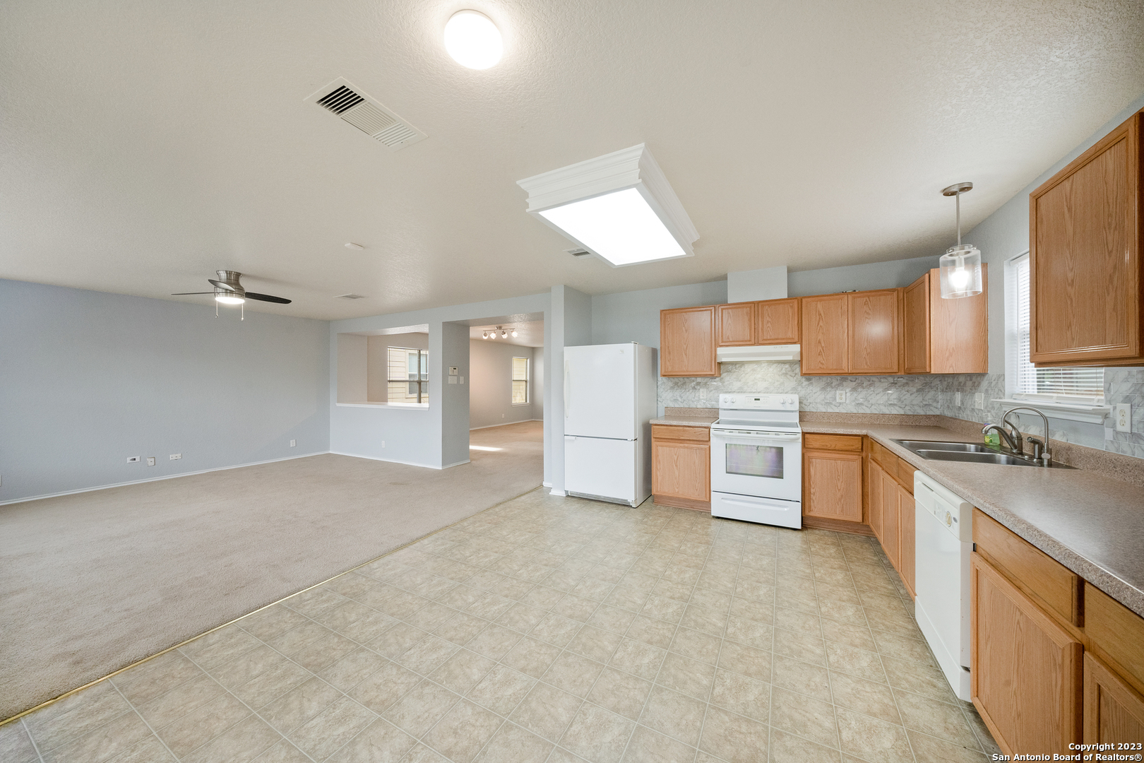 2527 Butterfly Bay San Antonio TX 78245