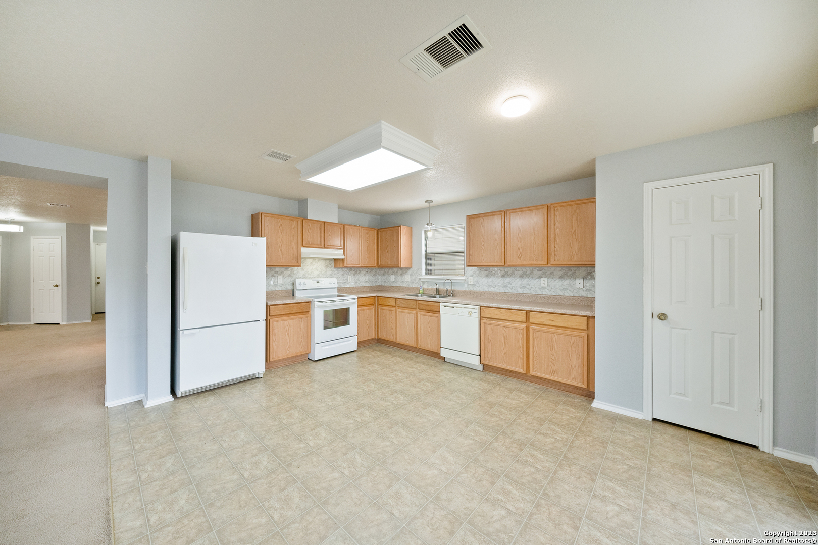 2527 Butterfly Bay San Antonio TX 78245