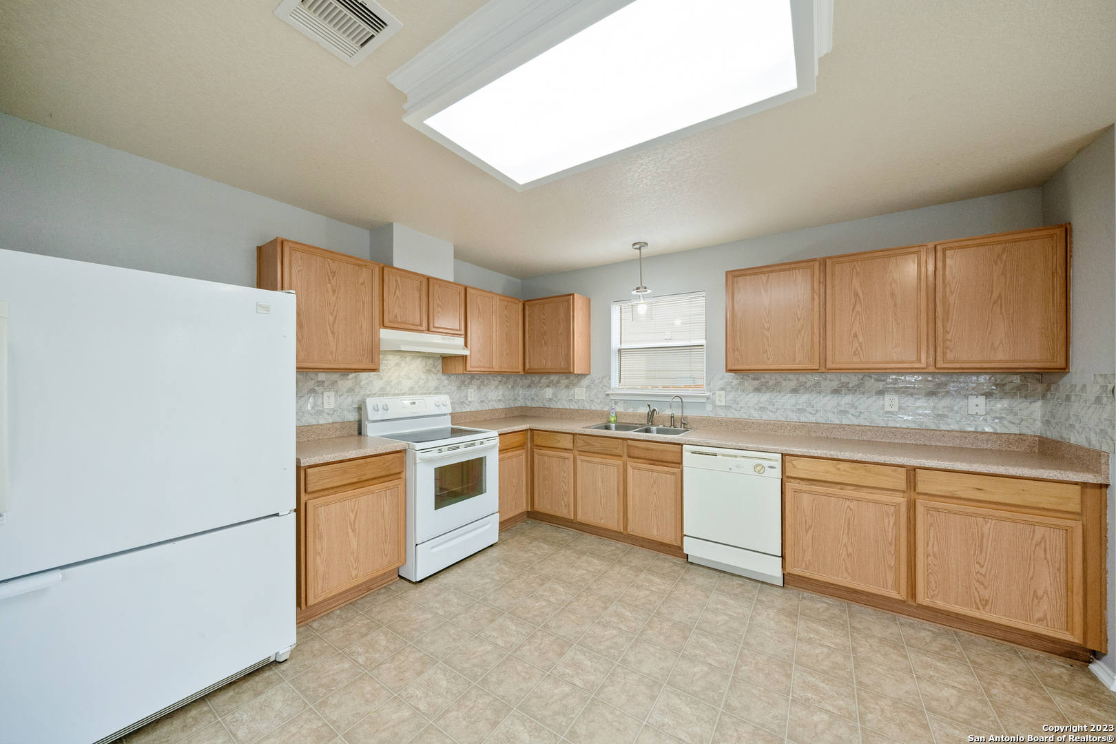 2527 Butterfly Bay San Antonio TX 78245