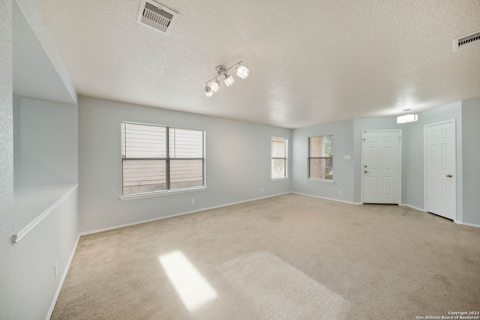2527 Butterfly Bay San Antonio TX 78245